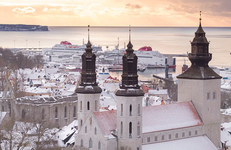 Minskade utsläpp när fartygen får uppkoppling i hamn.